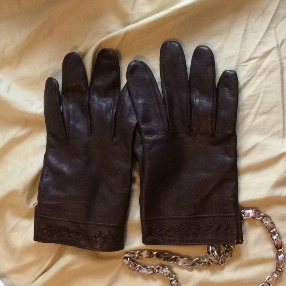 Really soft glove with nice details